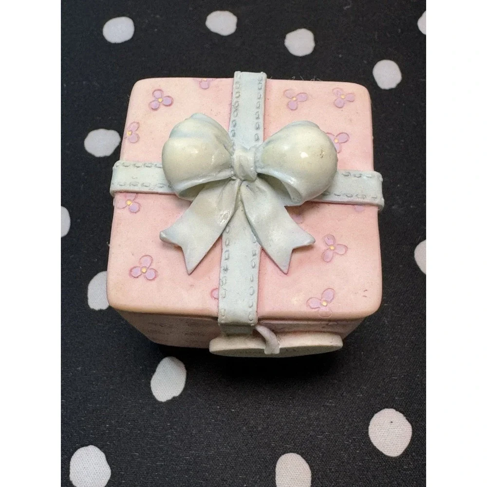 Precious Moments Enesco Vintage 1999 Bride Groom Pink Gift Box Figure Wedding